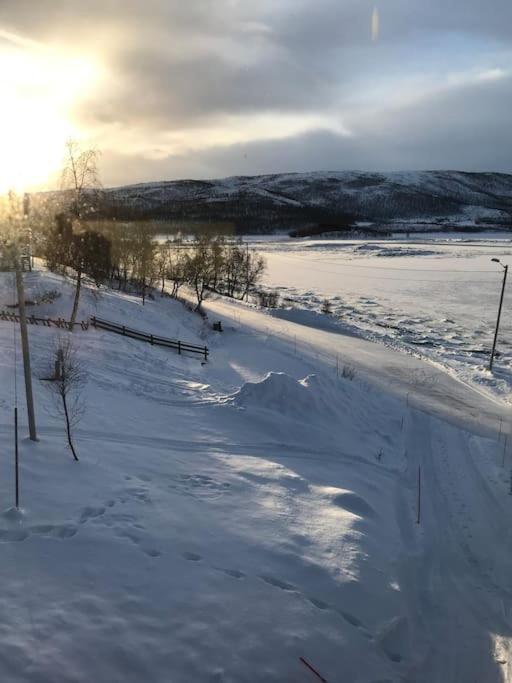 Trivelig Fritidshus Pa Arnes, Senja Straumstad المظهر الخارجي الصورة
