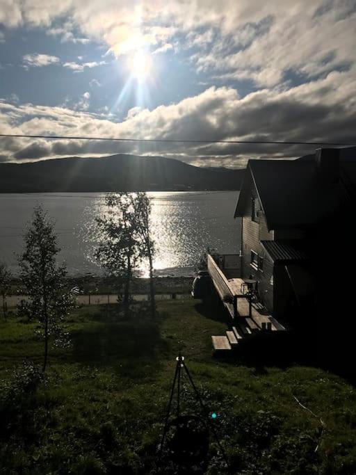 Trivelig Fritidshus Pa Arnes, Senja Straumstad المظهر الخارجي الصورة