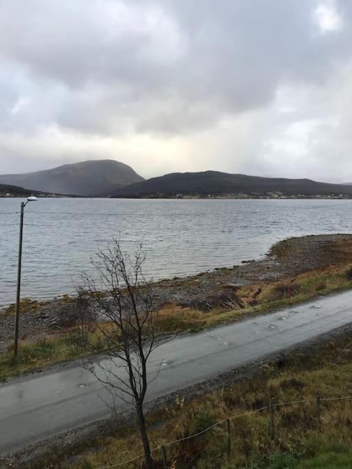 Trivelig Fritidshus Pa Arnes, Senja Straumstad المظهر الخارجي الصورة